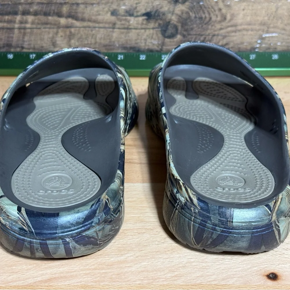 NEW- CROCS Men's Green Camouflage Sandals m9 w11 unisex